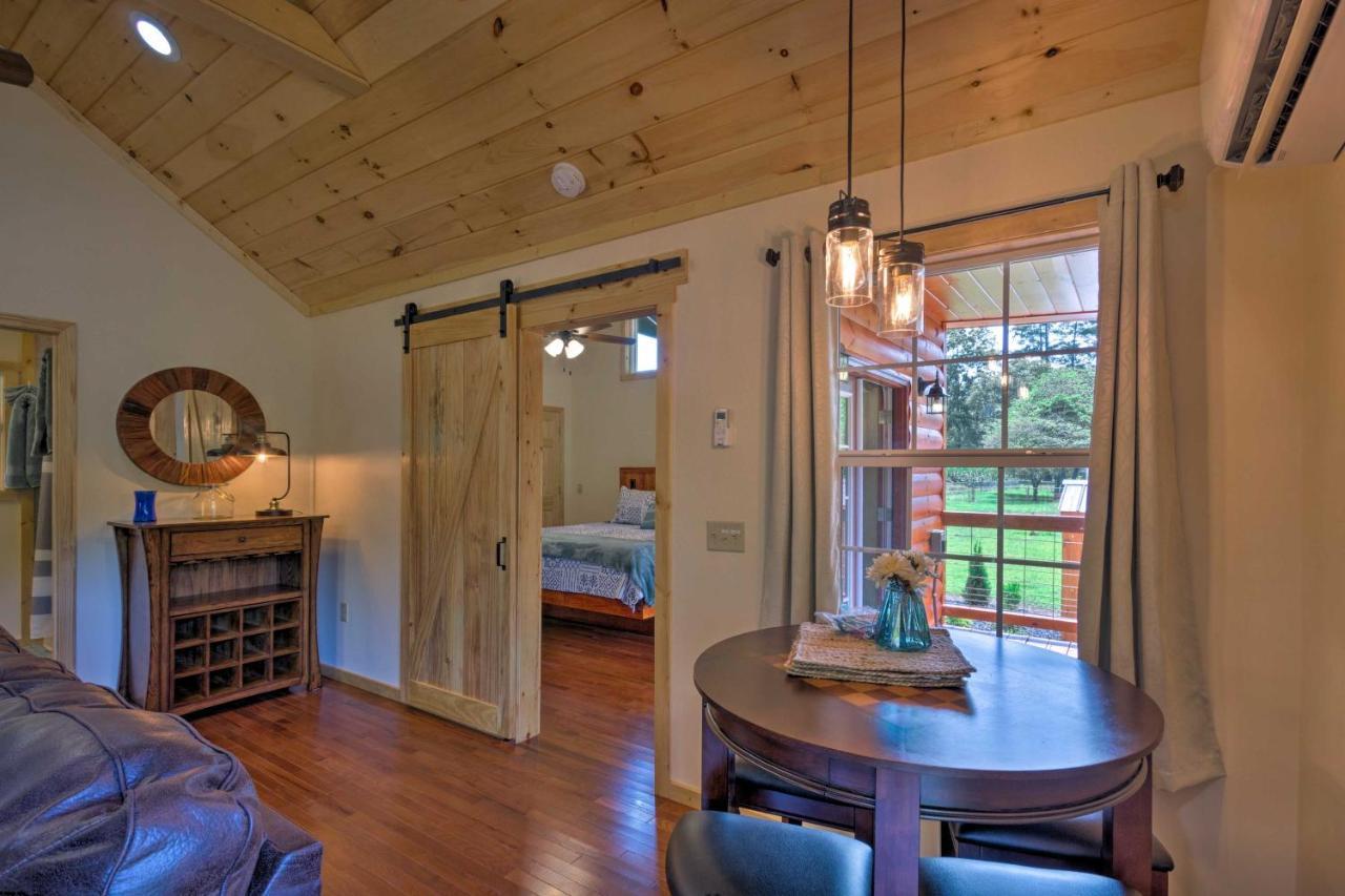 Cozy Riverfront Cabin With Private Deck And Hot Tub! Bryson City Zewnętrze zdjęcie